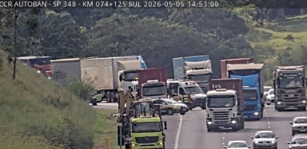  Motociclista morre após colidir com um caminhão na Bandeirantes